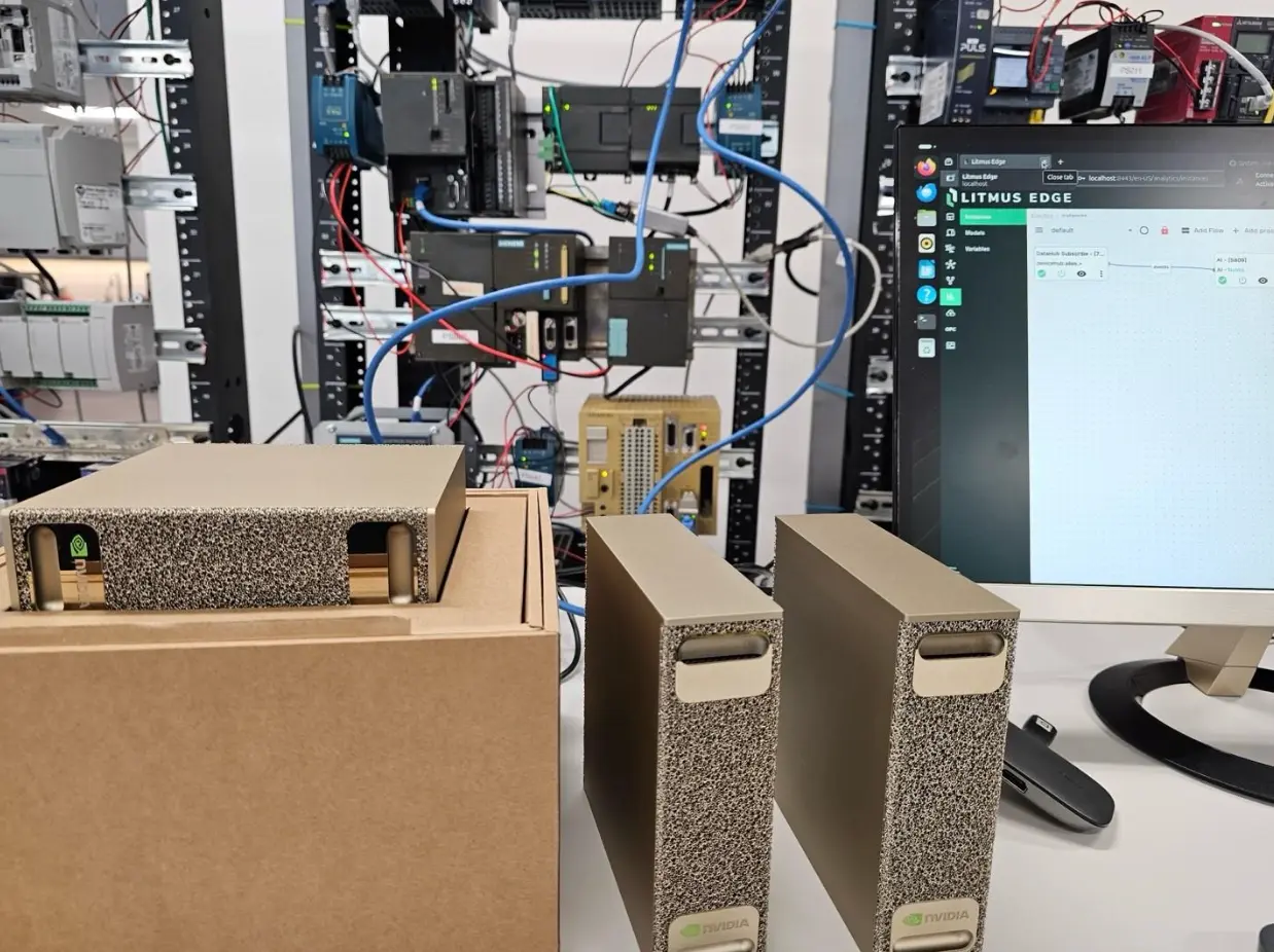 NVIDIA DGX Spark  سرور گرافیکی NVIDIA DGX H200 با 8 GPU